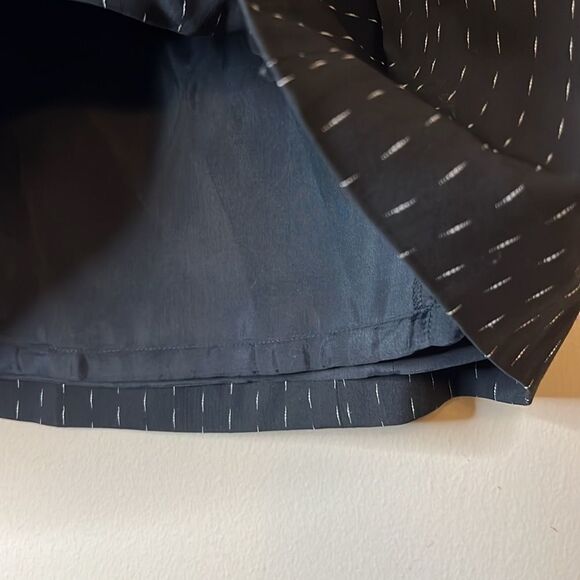 WORTH Black Large Pleat Skirt with White Pinstripe Style Pattern - Size 12 - Picture 9 of 10